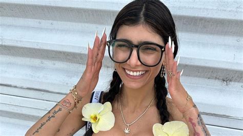 mia kahalifa xxx|Mia Khalifa Porno Videos 